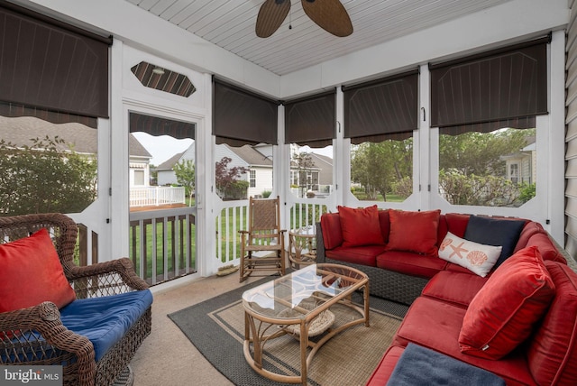 sunroom featuring outdoor lounge area and ceiling fan