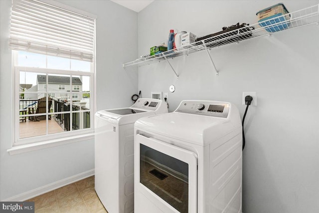 13324 John Martin Dr, Williamsport, MD 21795 - laundry area with washer and clothes dryer and baseboards