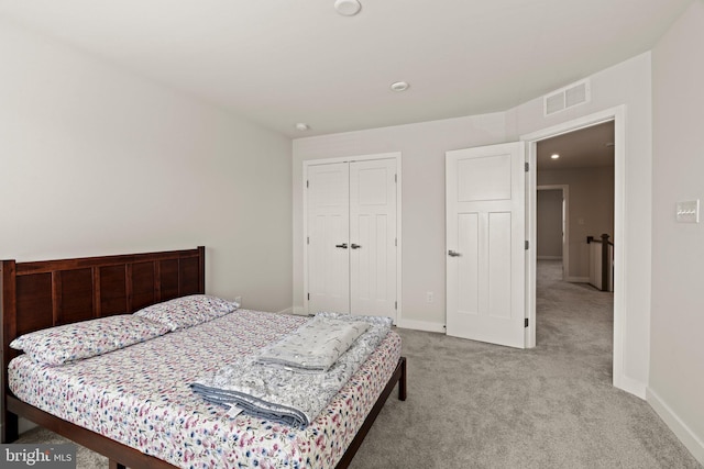 bedroom featuring carpet flooring, a closet, visible vents, and baseboards