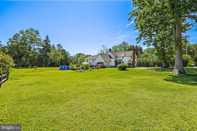view of green lawn