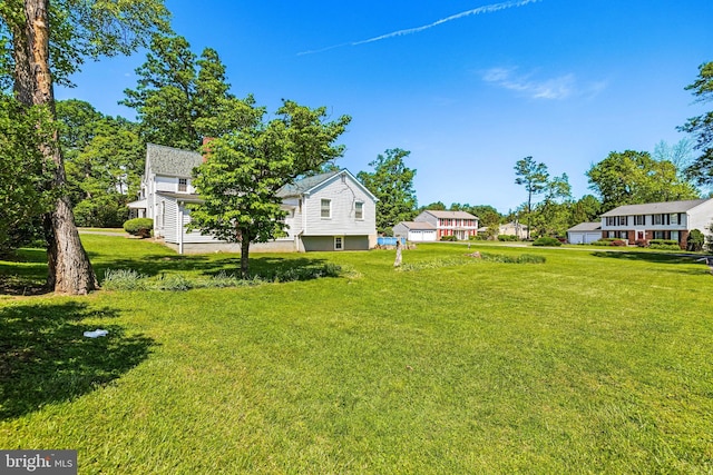 view of grassy yard featuring a garage