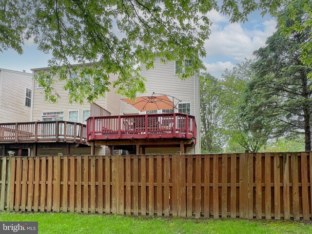 5533 Westcott Cir, Frederick, MD 21703 - rear view of property featuring a fenced backyard and a deck