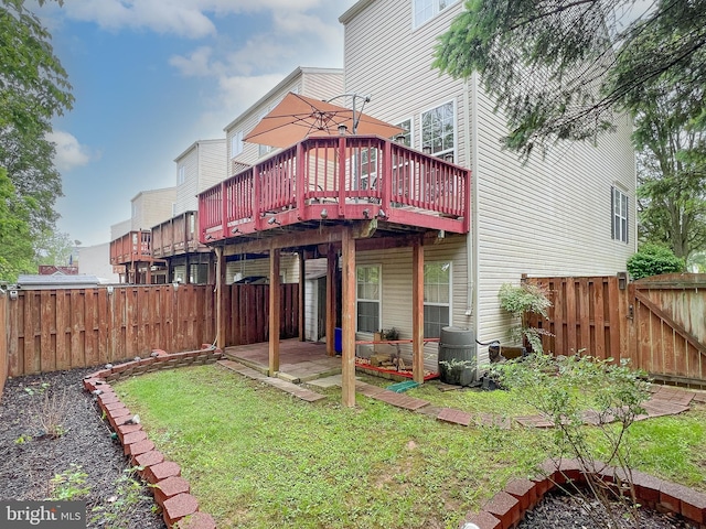 5533 Westcott Cir, Frederick, MD 21703 - rear view of house with a wooden deck