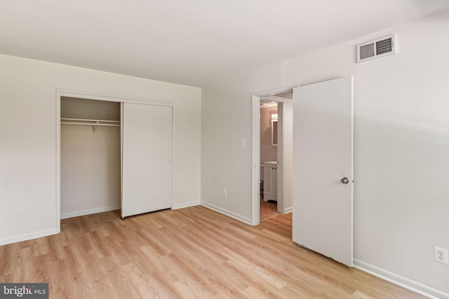 4931 Americana Dr Unit 4931B, Annandale, VA 22003 - unfurnished bedroom with light wood-style floors, baseboards, and a closet