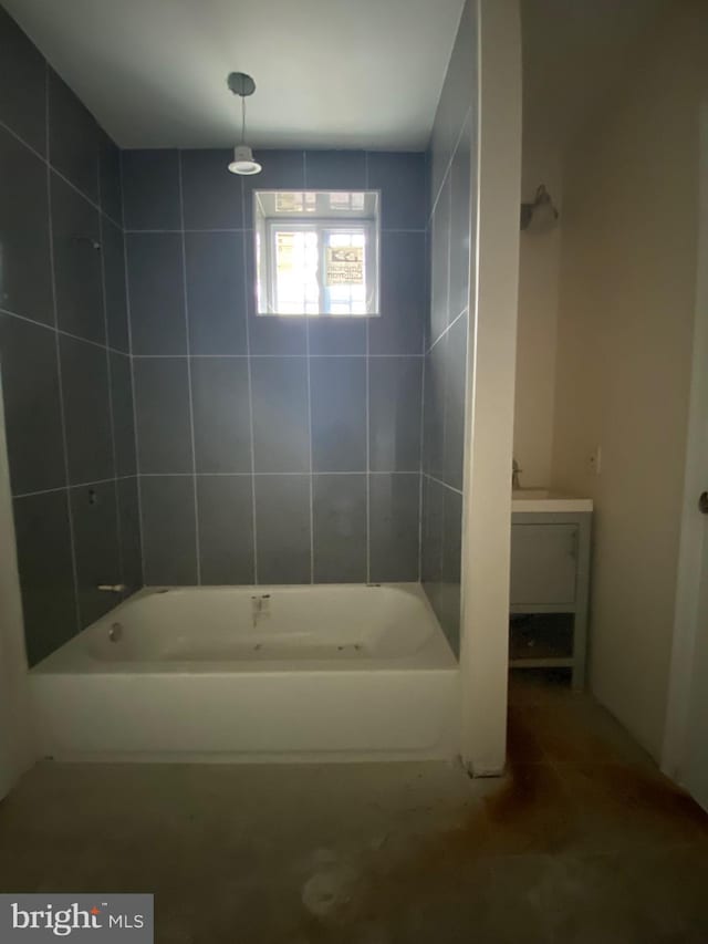 2710 Jefferson St, Baltimore, MD 21205 - full bath featuring shower / bathtub combination