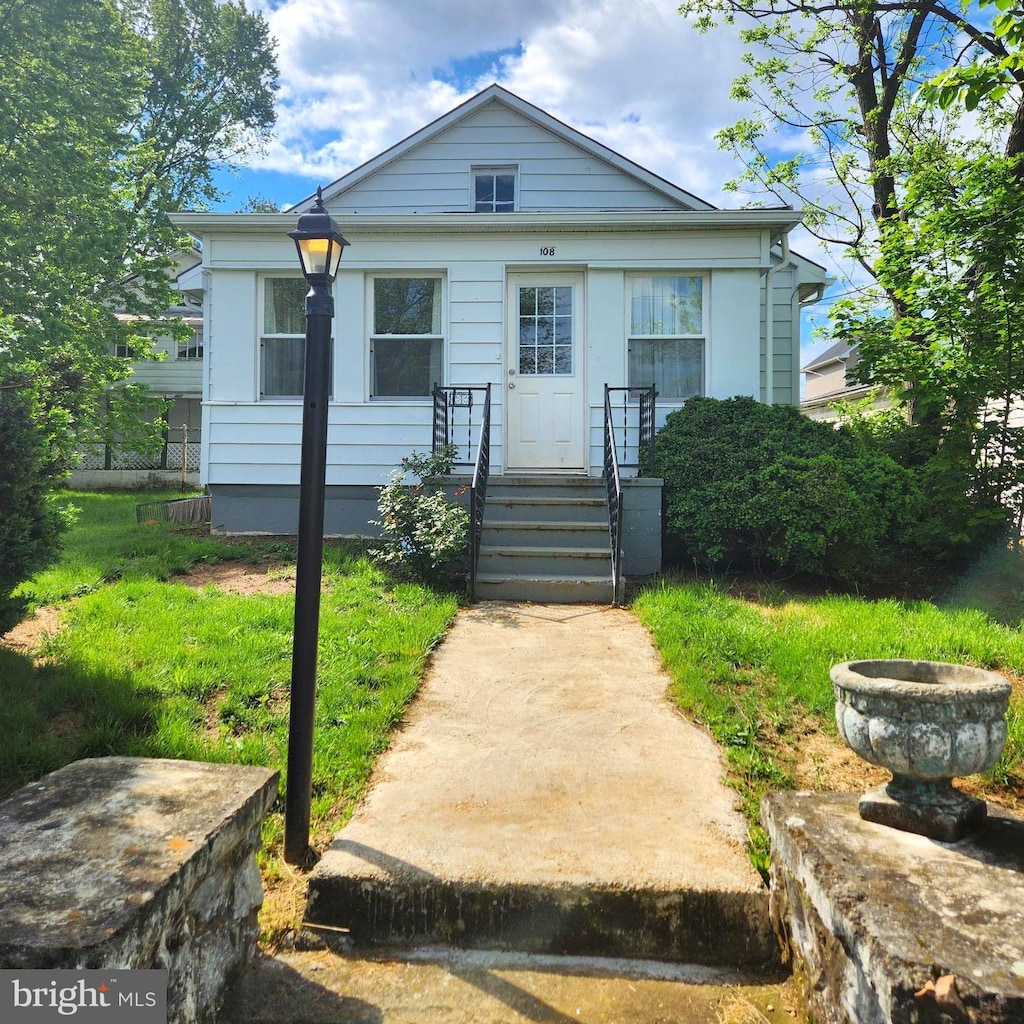 view of front of property