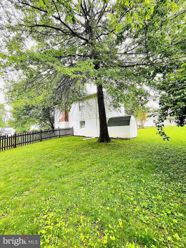 12112 Bayswater Rd, Gaithersburg, MD 20878 - view of yard featuring a storage shed and an outdoor structure