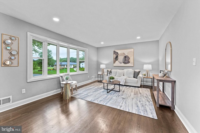 7606 Millrace Rd, Capitol Heights, MD 20743 - living area featuring wood finished floors, baseboards, and recessed lighting