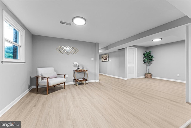 7606 Millrace Rd, Capitol Heights, MD 20743 - living area featuring light wood-type flooring and baseboards