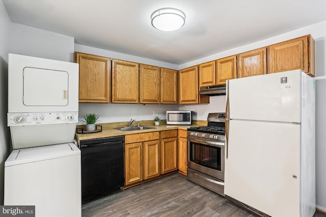 18707 Walkers Choice Rd Unit 6, Gaithersburg, MD 20886 - kitchen with appliances with stainless steel finishes, under cabinet range hood, stacked washer / dryer, a sink, and brown cabinetry