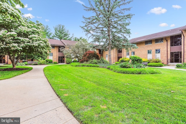 18707 Walkers Choice Rd Unit 6, Gaithersburg, MD 20886 - view of community with a yard