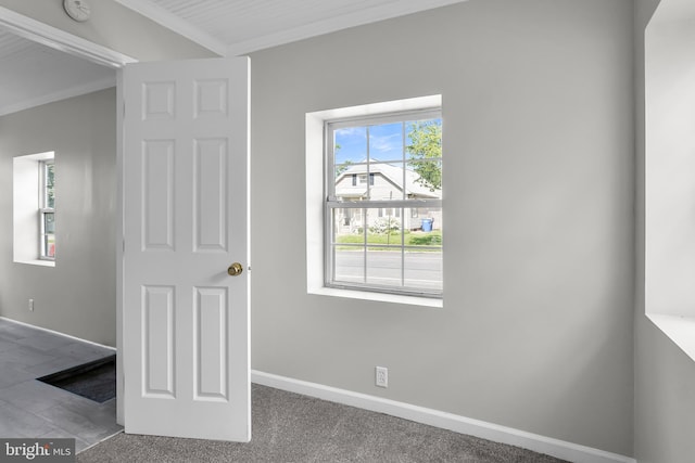 empty room featuring baseboards, a smoke detector, and ornamental molding
