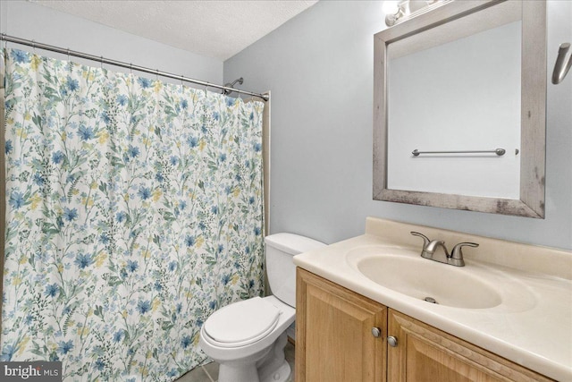 6436 Rockledge Ct, Elkridge, MD 21075 - bathroom featuring toilet, vanity, a textured ceiling, and a shower with shower curtain