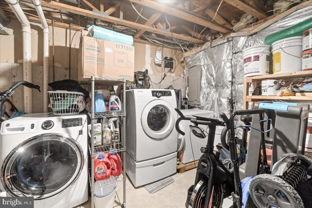 6436 Rockledge Ct, Elkridge, MD 21075 - washroom with washer and clothes dryer