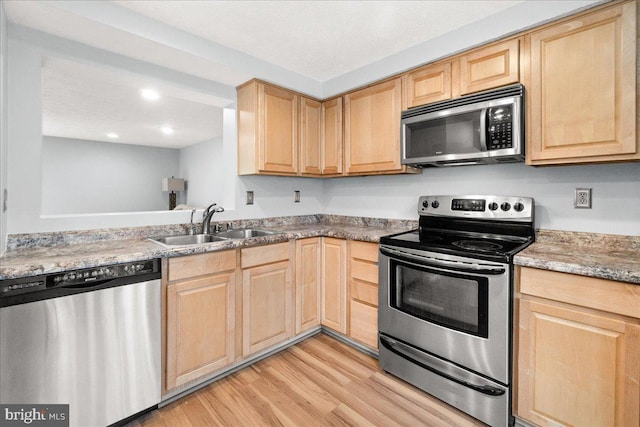6436 Rockledge Ct, Elkridge, MD 21075 - kitchen with stainless steel appliances, light brown cabinets, a sink, light wood-style floors, and recessed lighting
