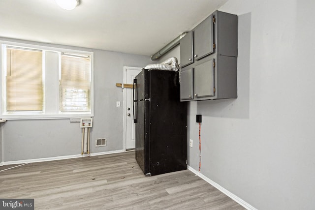 908 Mckean Ave, Baltimore, MD 21217 - interior space featuring visible vents