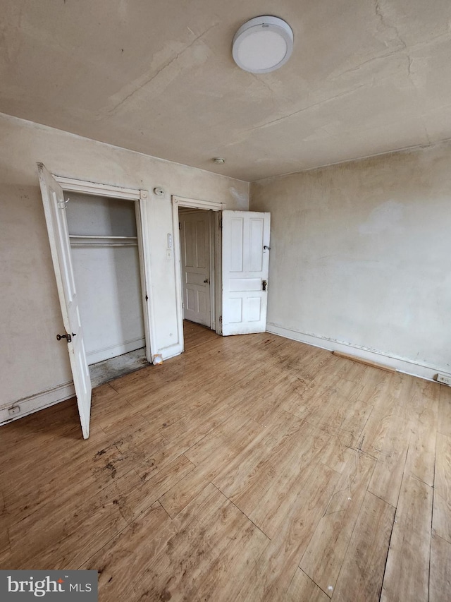 117 S Harrison St, Wilmington, DE 19805 - unfurnished bedroom featuring light wood finished floors, baseboards, and a closet