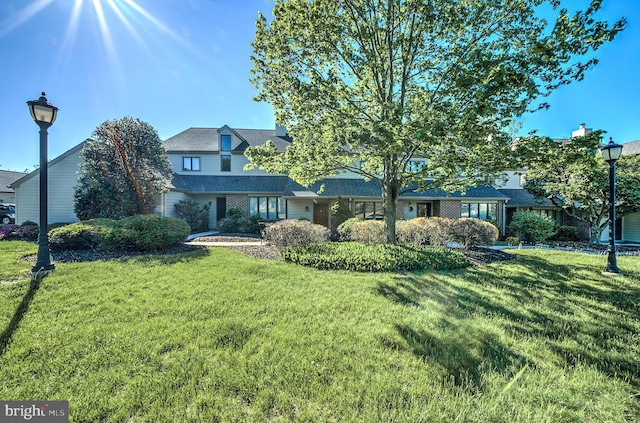 4 Ingham Way, New Hope, PA 18938 - traditional-style house featuring a front lawn