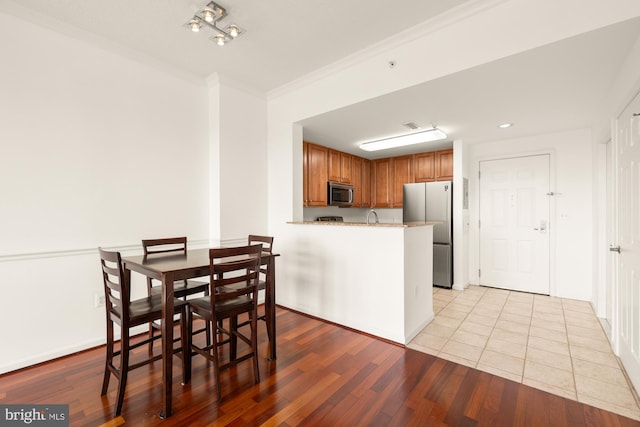11710 Old Georgetown Rd Unit 1504, North Bethesda, MD 20852 - dining area featuring ornamental molding, light wood-type flooring, and baseboards