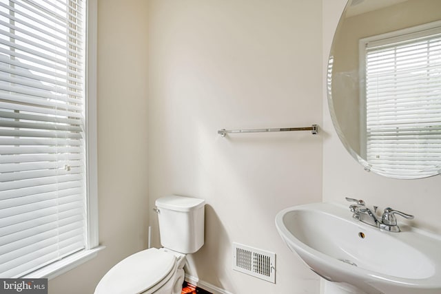 14762 Bell Tower Rd, Woodbridge, VA 22193 - half bath featuring a sink and toilet