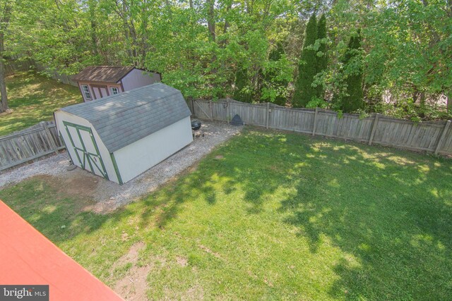 5941 Plumwood Ln, Woodbridge, VA 22193 - view of yard featuring a shed and an outdoor structure