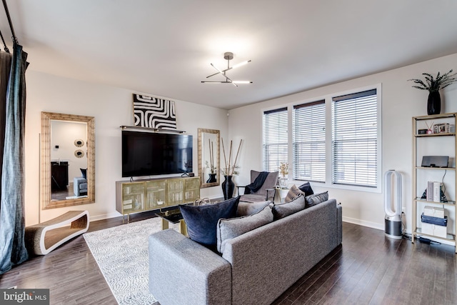 living area featuring dark wood-style flooring and baseboards