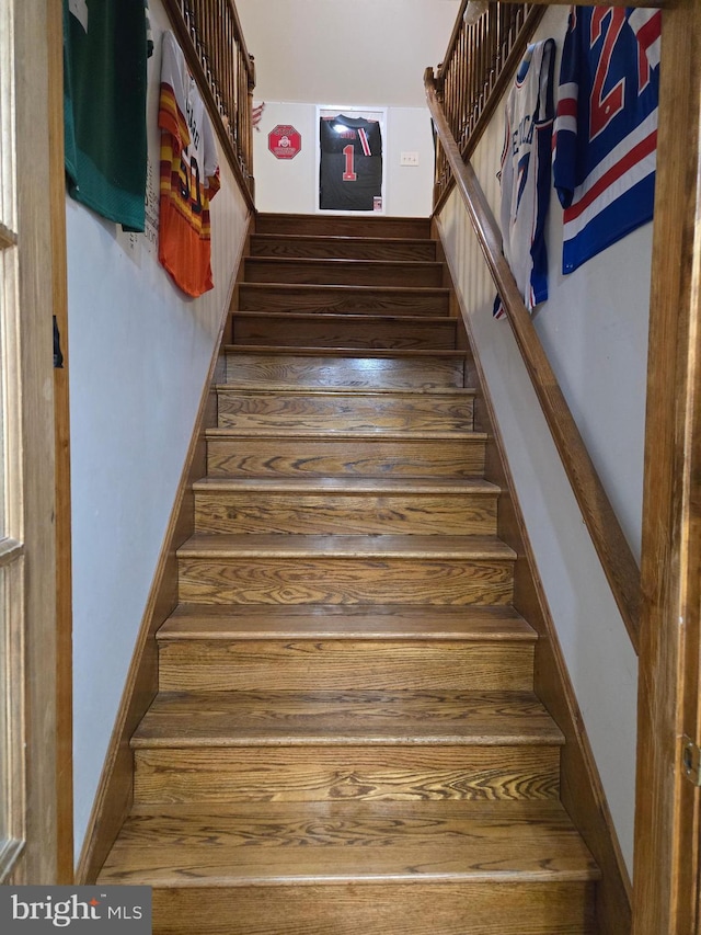 105 Woodview Dr, Harrington, DE 19952 - view of stairway