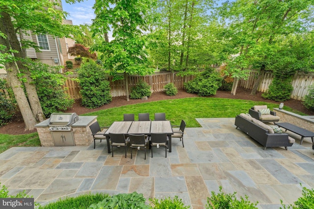 view of patio featuring outdoor dining space, area for grilling, outdoor lounge area, and grilling area