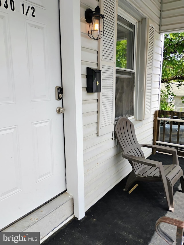 doorway to property with covered porch