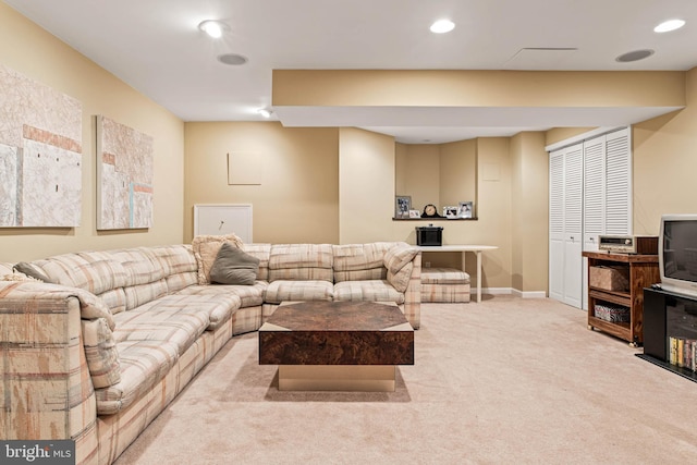 carpeted living room featuring recessed lighting and baseboards