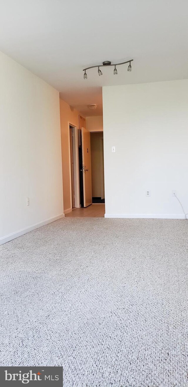 801 N Pitt St N Unit 419, Alexandria, VA 22314 - unfurnished room with track lighting and baseboards