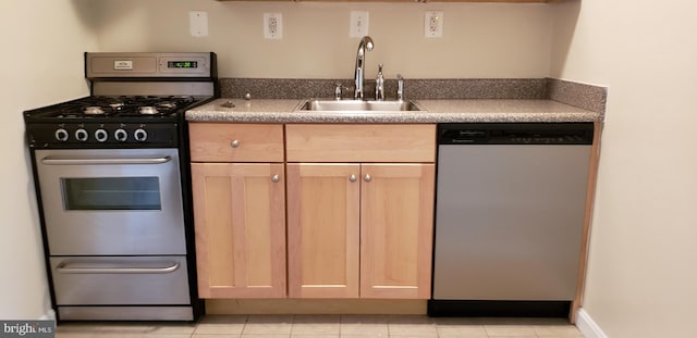 801 N Pitt St N Unit 419, Alexandria, VA 22314 - kitchen featuring stainless steel appliances, a sink, light brown cabinetry, and light tile patterned flooring