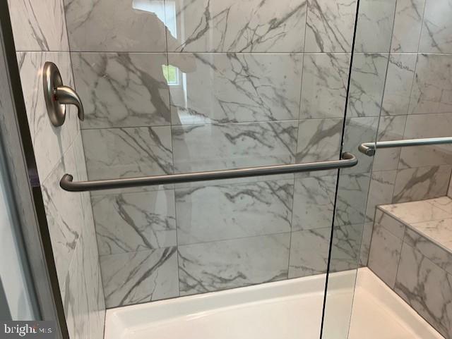 112 Amberfield Ct, Winchester, VA 22602 - full bathroom featuring a tile shower