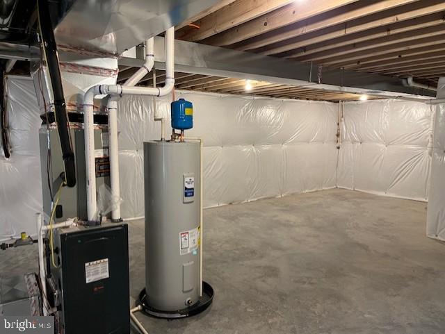 112 Amberfield Ct, Winchester, VA 22602 - unfinished below grade area featuring electric water heater