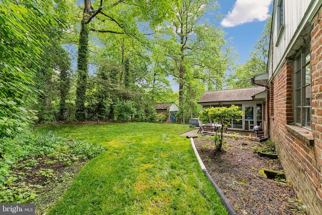 view of grassy yard featuring a patio