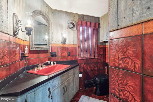 2619 New Falls Rd, Levittown, PA 19056 - bathroom featuring tile patterned floors, toilet, and vanity