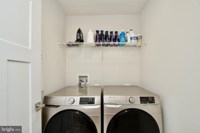 10810 Norbourne Farm Rd, Upper Marlboro, MD 20772 - clothes washing area with washing machine and clothes dryer