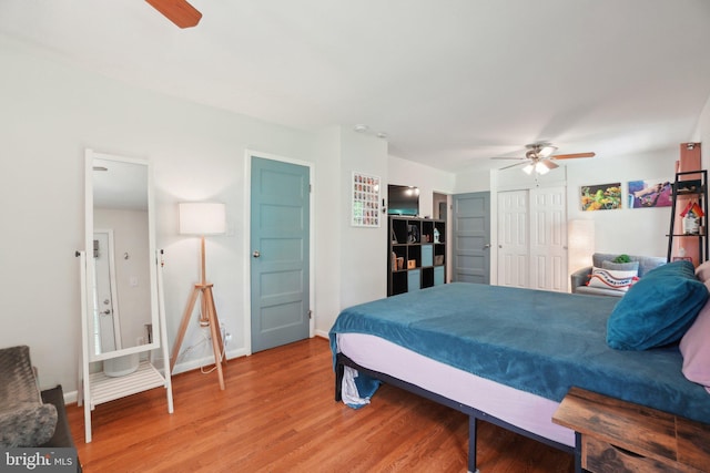5728 Sunbury Dr, Alexandria, VA 22303 - bedroom featuring light wood-style floors, baseboards, ceiling fan, and a closet
