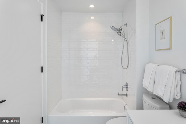 1011 M St NW Unit 903, Washington, DC 20001 - full bath with toilet, vanity, washtub / shower combination, and recessed lighting