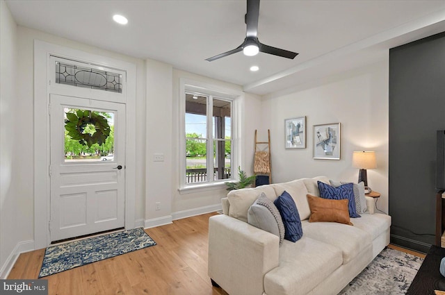 living area featuring light wood finished floors, baseboards, a ceiling fan, and recessed lighting