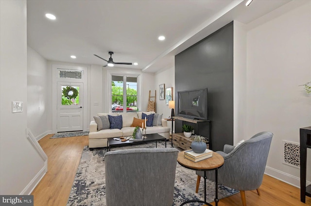 living area with light wood-type flooring, baseboards, recessed lighting, and a ceiling fan