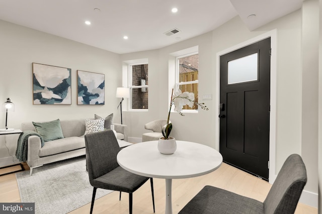 dining area featuring light wood-style floors, recessed lighting, and baseboards