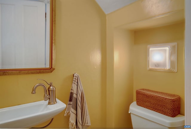 bathroom featuring a sink and toilet