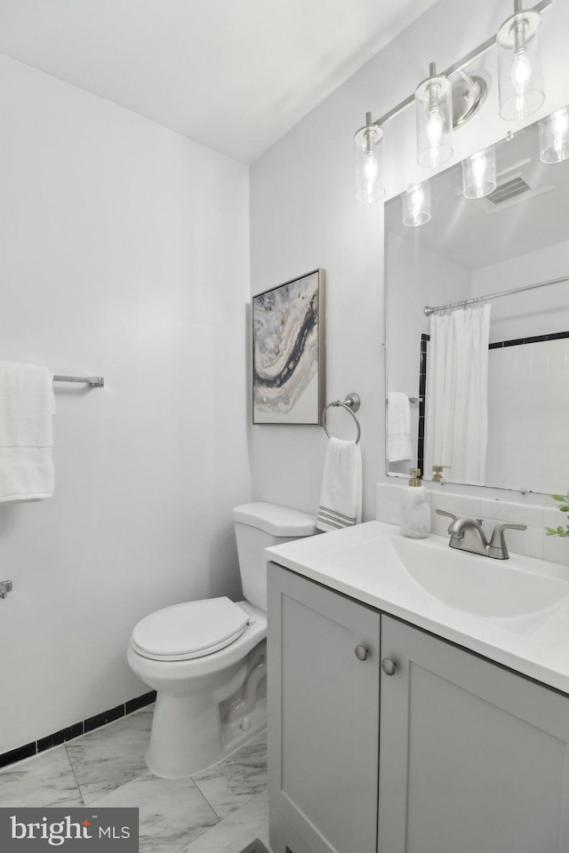 full bathroom featuring toilet, marble finish flooring, vanity, baseboards, and a shower with curtain