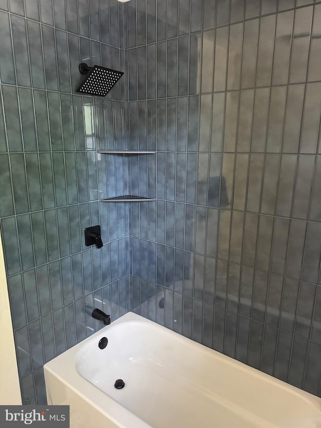 bathroom featuring shower / tub combination
