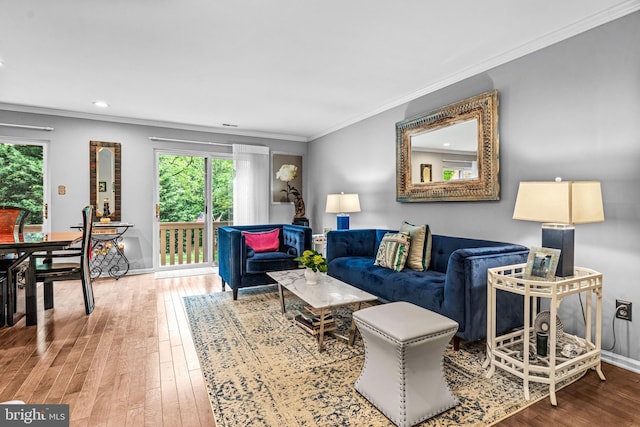 352 Paoli Woods Dr, Paoli, PA 19301 - living area featuring crown molding, healthy amount of natural light, wood finished floors, recessed lighting, and baseboards