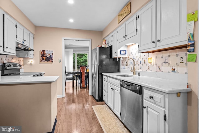 352 Paoli Woods Dr, Paoli, PA 19301 - kitchen featuring stainless steel appliances, a sink, under cabinet range hood, light countertops, and backsplash