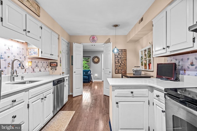 352 Paoli Woods Dr, Paoli, PA 19301 - kitchen featuring a sink, stainless steel appliances, white cabinets, a peninsula, and light countertops