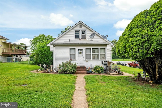 216 Charles St, Baltimore, MD 21225 - view of front of house featuring a front yard and entry steps
