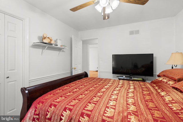 bedroom featuring ceiling fan